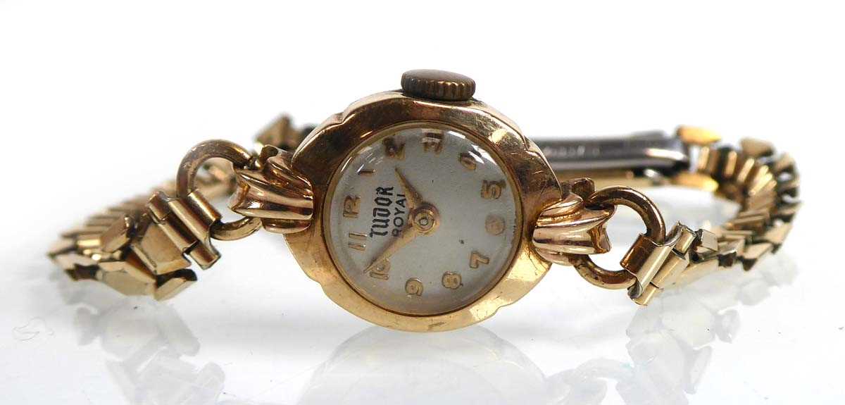 Lot 431 - A ladies 9ct yellow gold Royal wristwatch by...