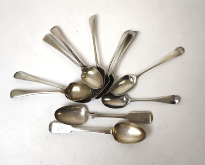 Lot 413 - An assortment of silver teaspoons. Various...