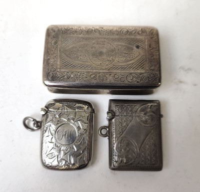 Lot 417 - A George III silver snuff box together with...