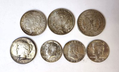 Lot 421 - A collection of US silver coinage to include...