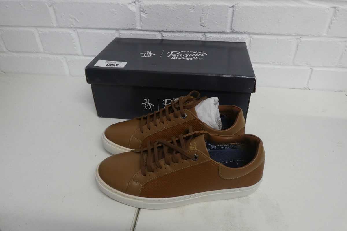 Lot 1352 - Boxed pair of mens Penguin paxton trainers in...