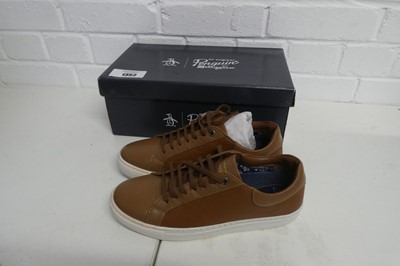 Lot 1352 - Boxed pair of mens Penguin paxton trainers in...