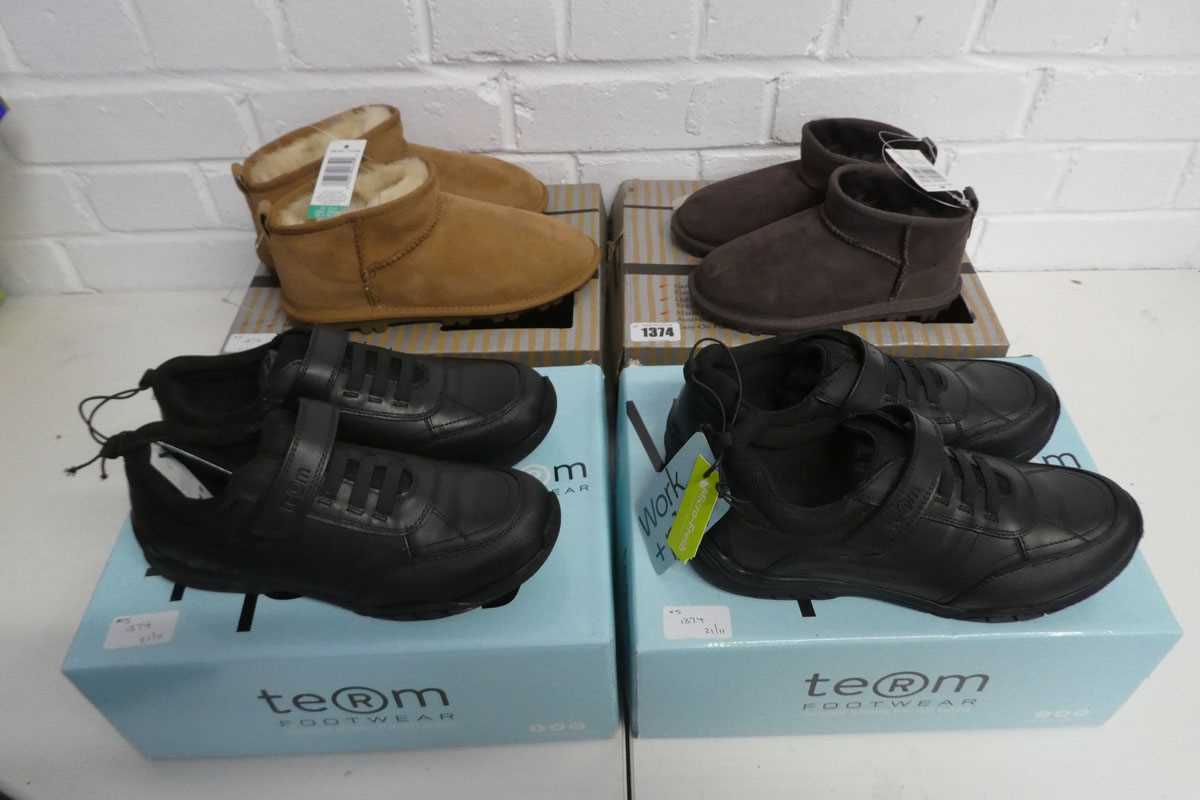 Lot 1374 - 4 boxed pairs of childrens shoes to include 2...