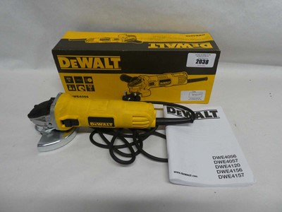 Lot DeWalt (DWE4056) 240V angle grinder