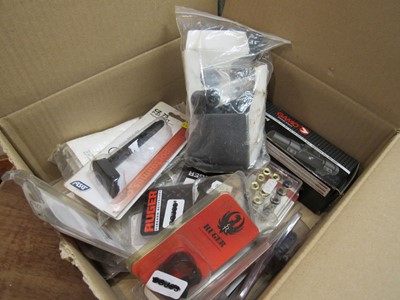 Lot 1172 - Box of air weapon accessories inc. Gamo dot...