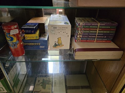 Lot 400 - A quantity of children's games, books, etc