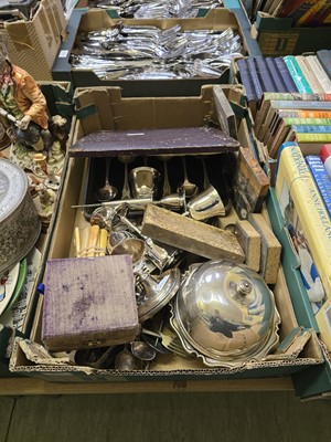 Lot 440 - A tray containing cased fruit spoons, goblets,...