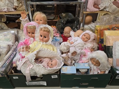 Lot 453 - Two trays of dolls