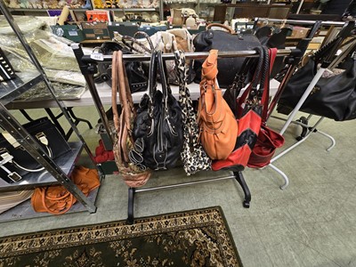 Lot 464 - A collection of six ladies' handbags