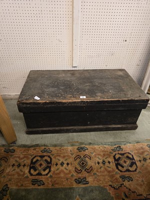 Lot 20 - An early 20th century wooden tool chest