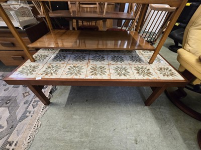 Lot 119 - A tile topped rectangular coffee table