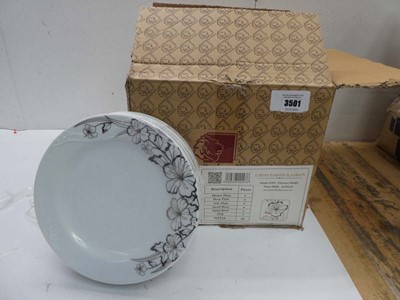 Lot 3501 - Chini Pardis Kashan 26 piece dinner set