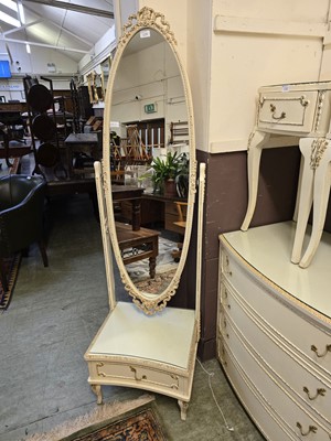 Lot 129 - A Queen Anne style gilt and cream painted...