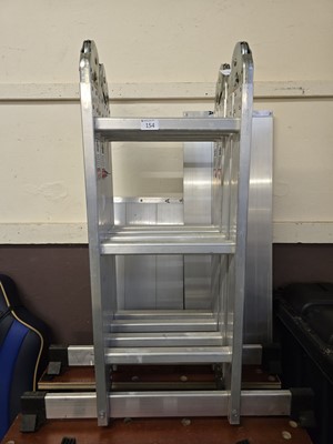 Lot 154 - An extending aluminium ladder