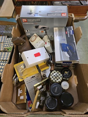 Lot 160 - A tray containing boxed heat gun, sander,...