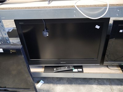 Lot 1022 - Sony 32" TV with stand and remote