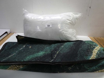 Lot 3504 - Pack of 2 pillows and large floor mat