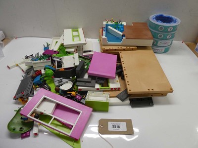 Lot 3516 - Flat pack play house and accessories and Nappy...