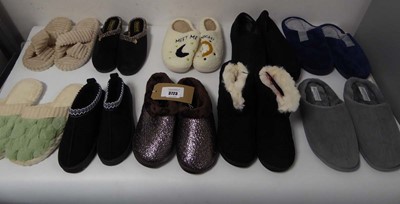 Lot 3723 - 10 pairs of mixed slippers of various styles...