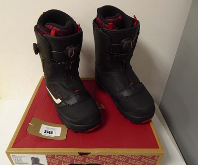 Lot 3745 - Boxed pair of Vans Verse Parker snowboard...