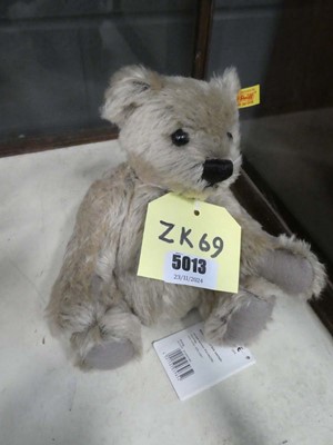 Lot 5013 - Small Steiff teddy bear