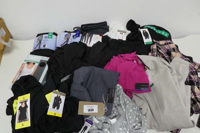 Lot Approx. 20 items of ladies clothing to include...