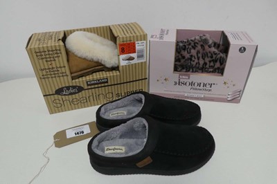 Lot x2 boxed pairs of ladies slippers (Kirkland...