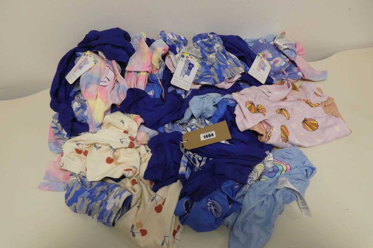 Lot 1494 - A quantity of children's sleepwear by Saint...