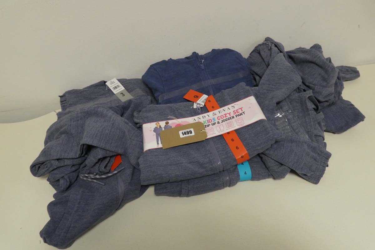 Lot 1499 - Approx. 10 chldren's hooded zip up jackets and...