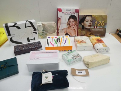 Lot 3571 - Selection of fragrance & beauty gift box sets...