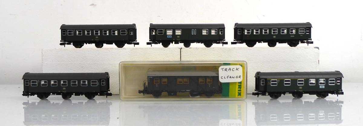 Lot 182 - Eleven Minitrix N gauge 13013/14 coaches, all...