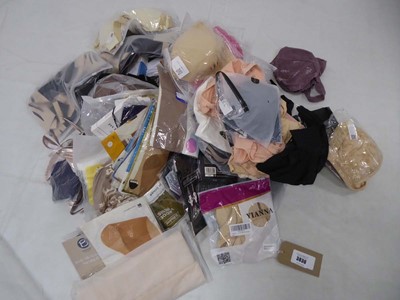 Lot 3830 - Selection of mixed underwear