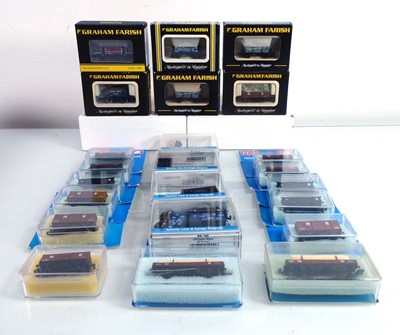 Lot 183 - Six items of Graham Farish N gauge rolling...