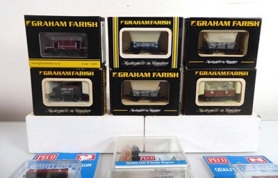 Lot 183 - Six items of Graham Farish N gauge rolling...