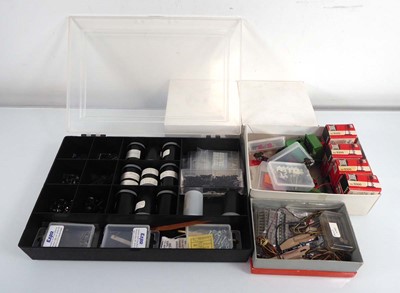 Lot 185 - A selection of N gauge accessories including...