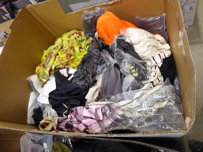 Lot 3850 - Pallet containing mixed ladies and men's clothing