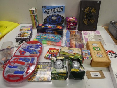 Lot 3609 - Assorted games including Tapple, Perudo, card...