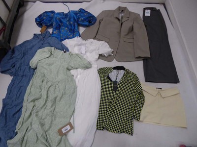 Lot 3882 - Selection of clothing to include TA/LA, Ganni,...