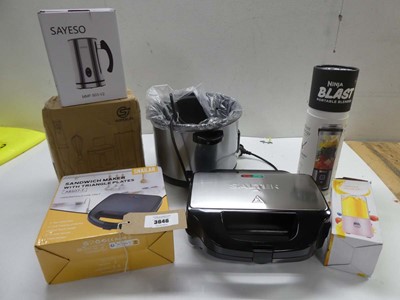 Lot 3646 - Ninja Blast blender, sandwich makers, milk...