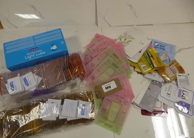 Lot 3915 - Selection of various toiletry samples