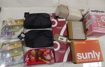 Lot 3936 - 11x Various cosmetic gift sets to include Ted...