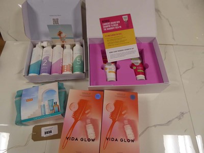 Lot 3938 - 5x Hair care gift sets to include Merwave,...