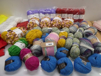 Lot 3656 - Selection of wool and fabrics