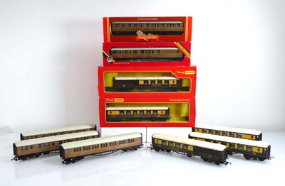 Lot 193 - Ten Hornby OO gauge Pullman and other coaches,...