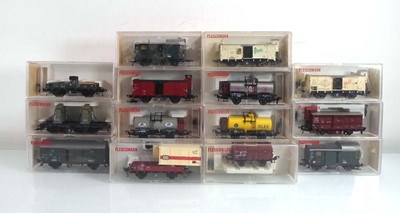 Lot 195 - Twenty-five items of Fleischmann OO gauge...