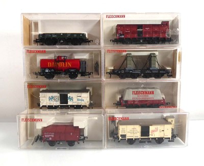 Lot 195 - Twenty-five items of Fleischmann OO gauge...