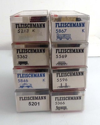 Lot 195 - Twenty-five items of Fleischmann OO gauge...