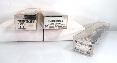 Lot 195 - Twenty-five items of Fleischmann OO gauge...