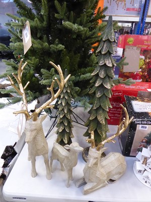 Lot 2019 - 5 piece wooden deer family and tree display...