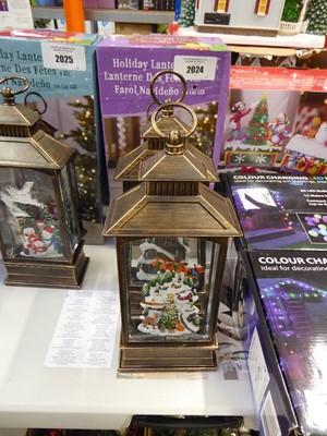 Lot 2024 - 3 battery operated snow globe style LED...